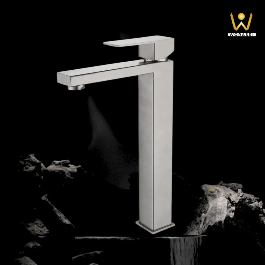 ก๊อกน้ำและอุปกรณ์ห้องน้ำ ห้องครัวสีเงินและสีโครม Silver & Chrome Luxury Faucets & Accessories