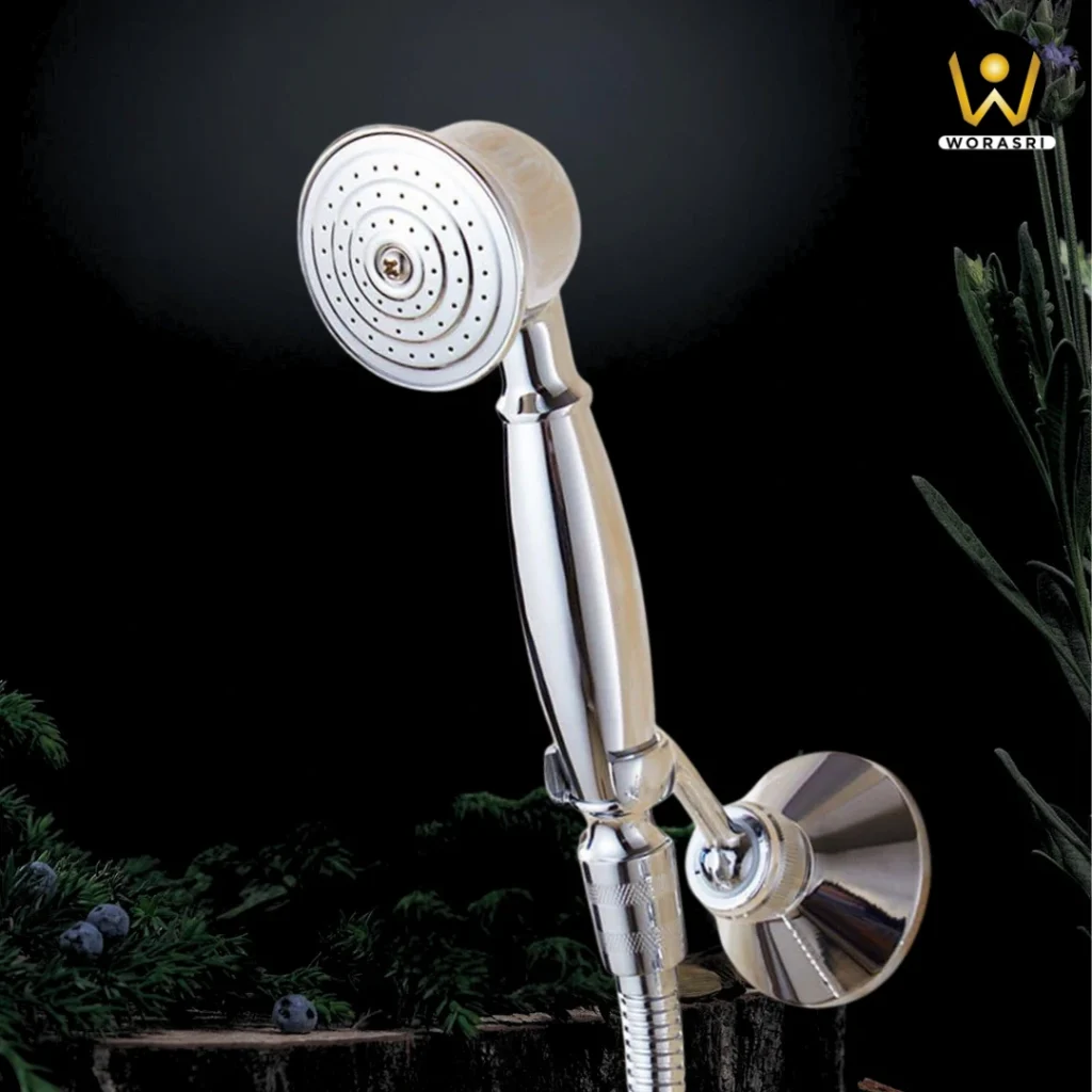 ก๊อกน้ำและอุปกรณ์ห้องน้ำ ห้องครัวสีเงินและสีโครม Silver & Chrome Luxury Faucets & Accessories