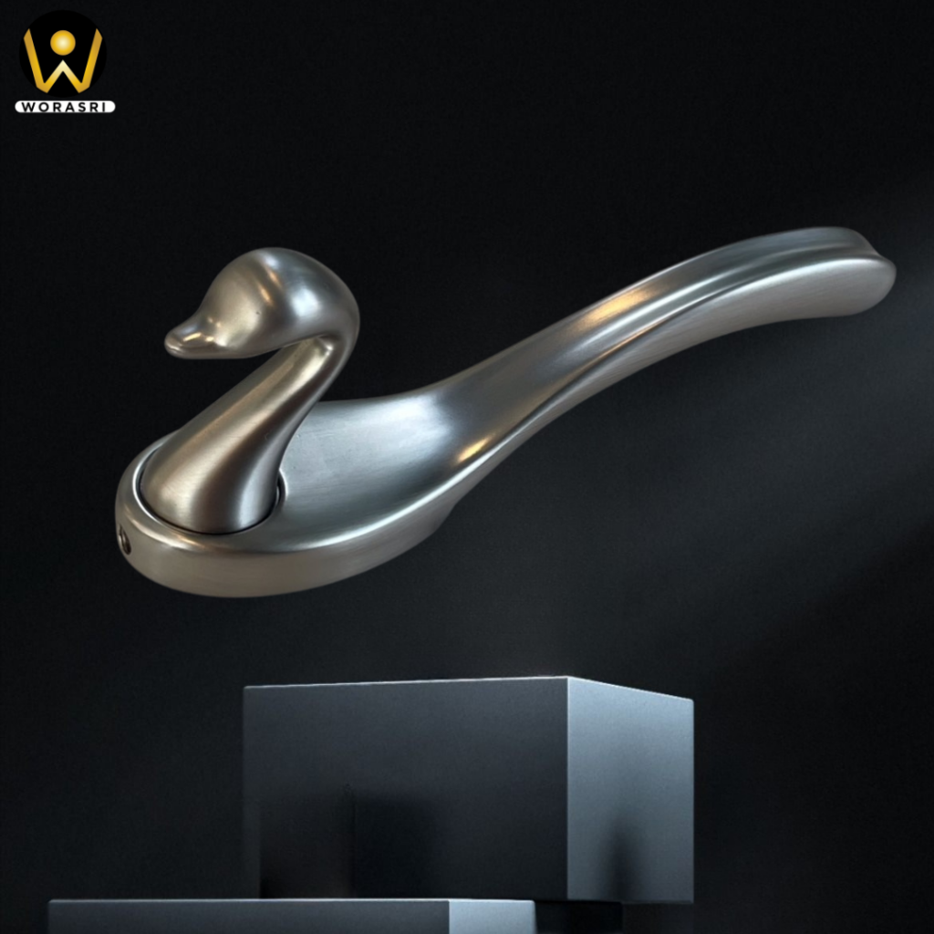 ก๊อกน้ำและอุปกรณ์ห้องน้ำ ห้องครัวสีเงินและสีโครม Silver & Chrome Luxury Faucets & Accessories